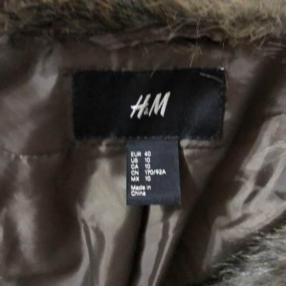 Cute little H&M Fur - Picture 3 of 5